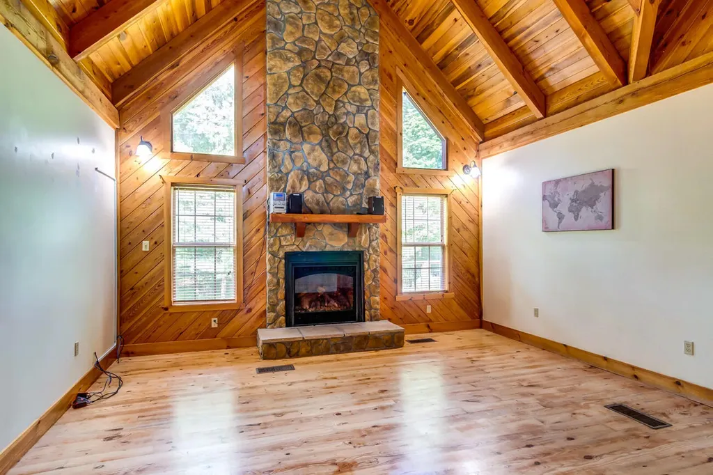 3052 Gravel Lick Branch Road Berea KY 40403