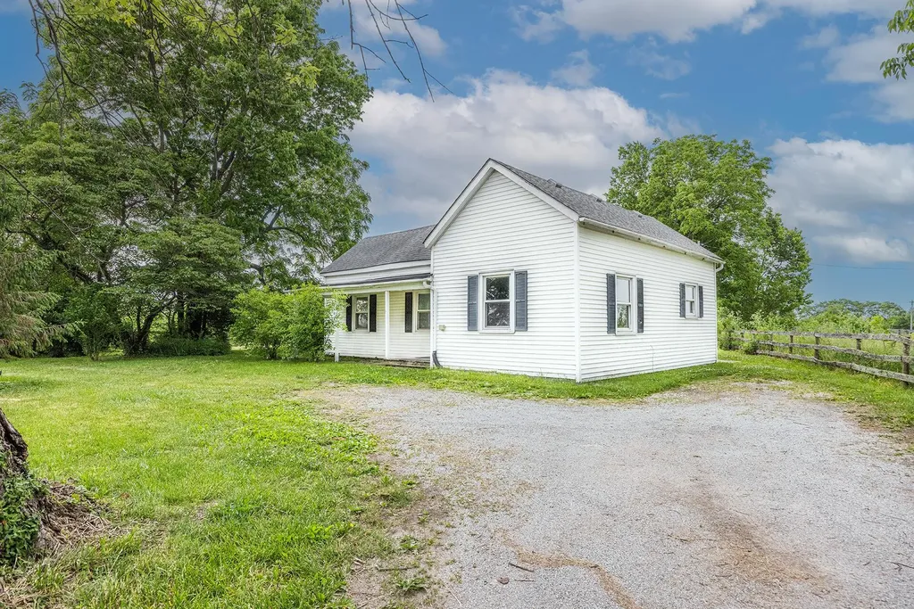 1371 Clintonville Road Paris KY 40361