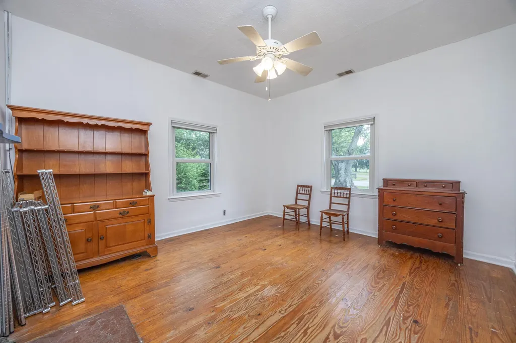 1371 Clintonville Road Paris KY 40361