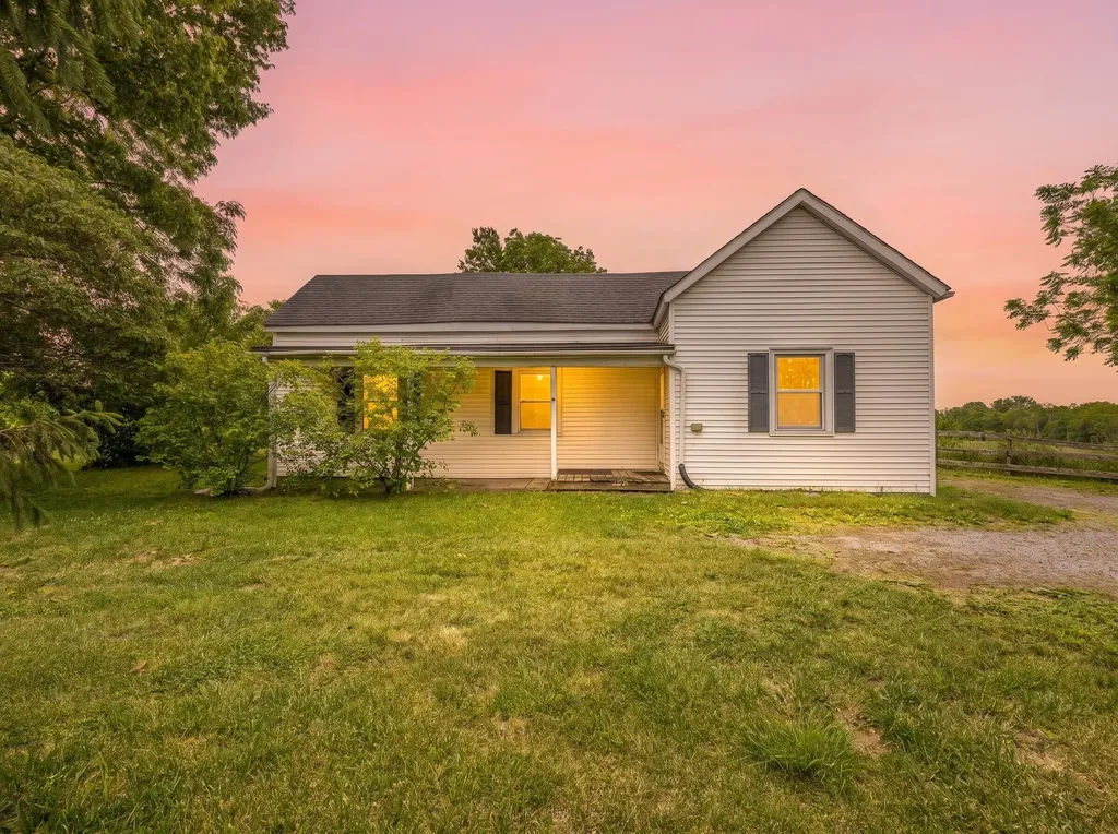 1371 Clintonville Road Paris KY 40361