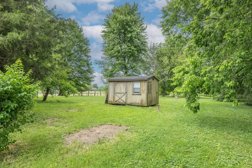 1371 Clintonville Road Paris KY 40361