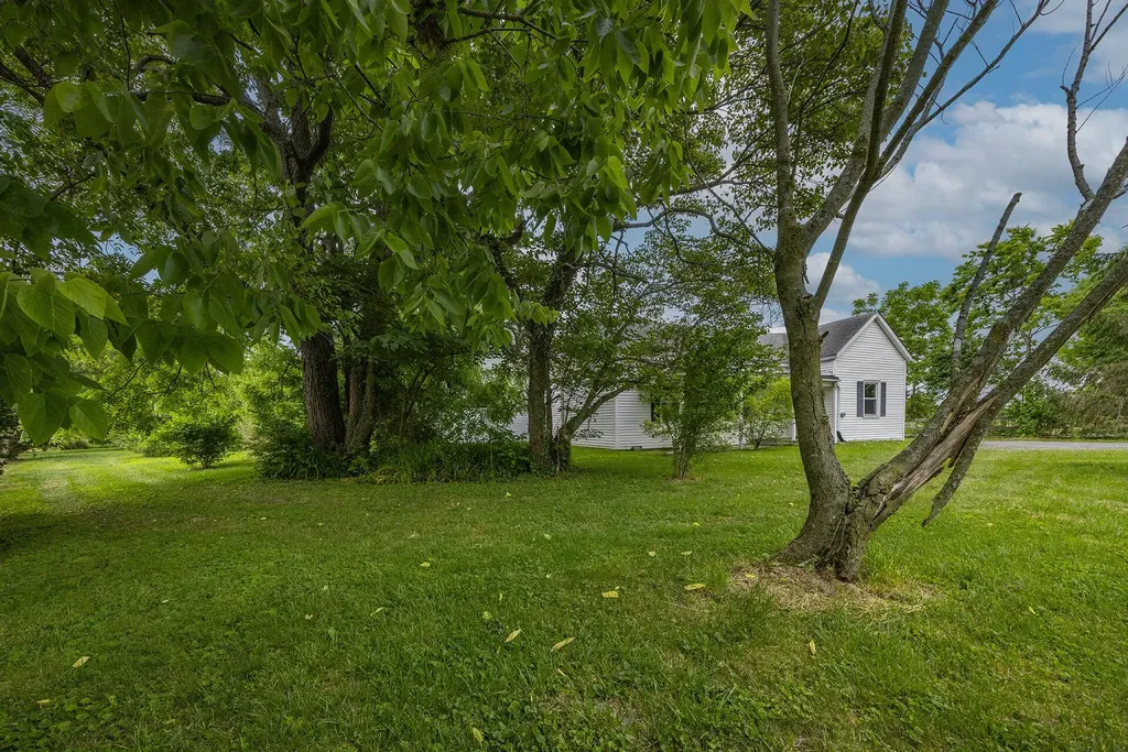 1371 Clintonville Road Paris KY 40361