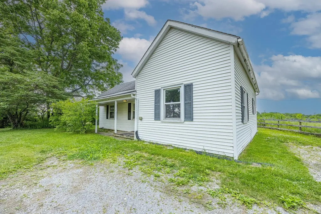 1371 Clintonville Road Paris KY 40361