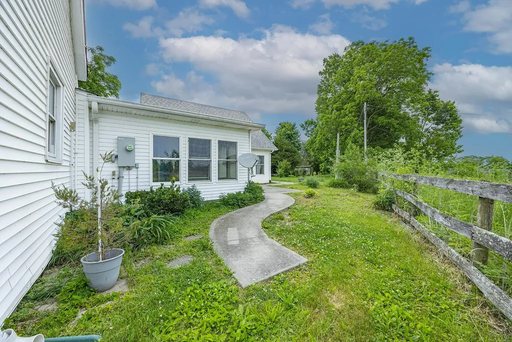 1371 Clintonville Road Paris KY 40361