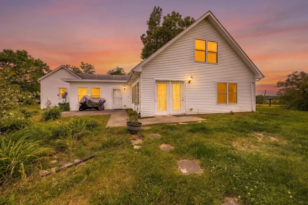 1371 Clintonville Road Paris KY 40361