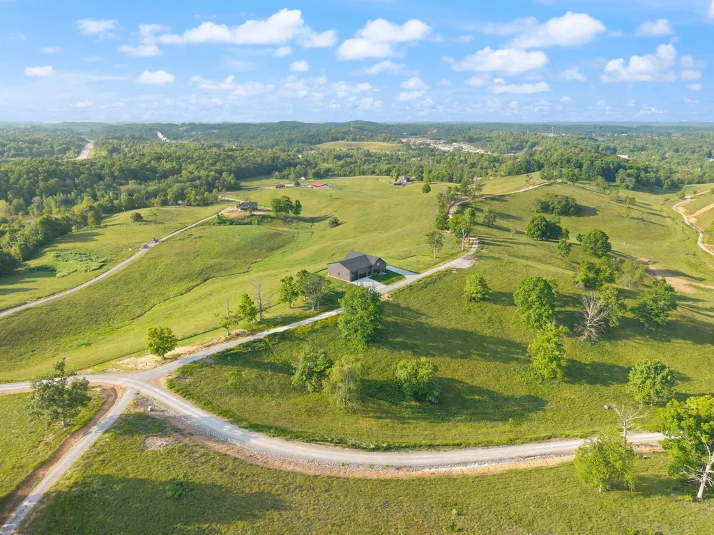 71A Eagle Landing London KY 40741