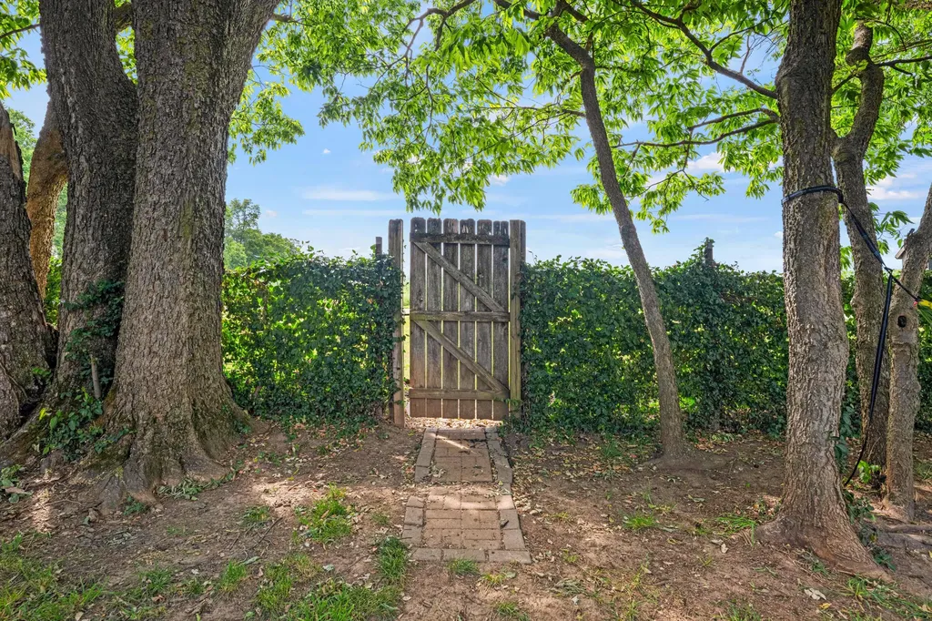 269 Meadow Valley Road Lexington KY 40511