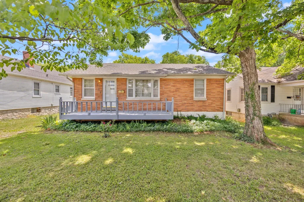 1516 Nutwood Street Bowling Green KY 42104