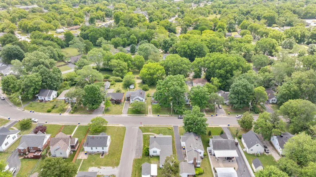 1516 Nutwood Street Bowling Green KY 42104