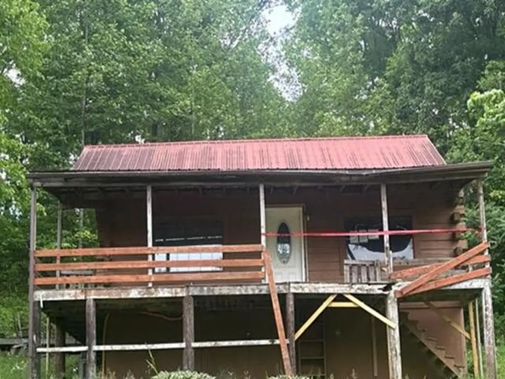 1646 Cedgap Road Louisa KY 41230