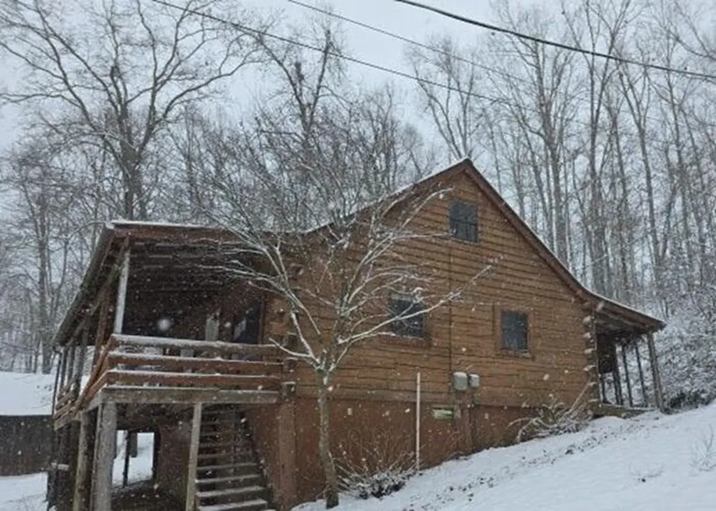 1646 Cedgap Road Louisa KY 41230