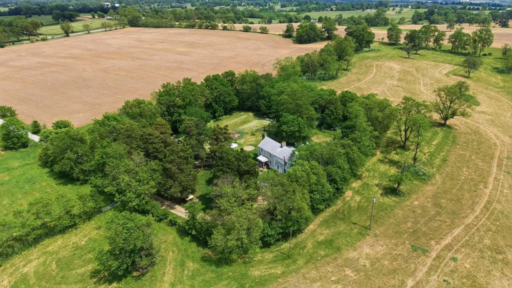 1010 Escondida Road Paris KY 40361