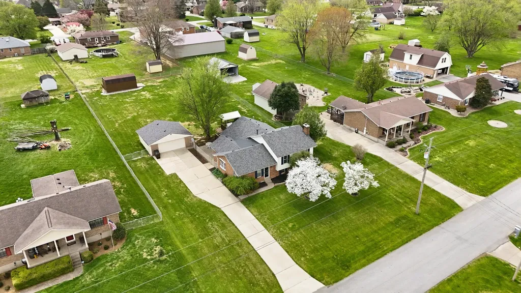 3936 Scenic Trail Shepherdsville KY 40165