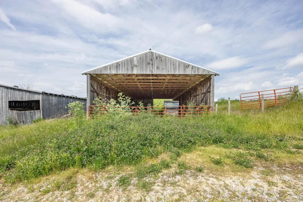3020 Somerset Road Sharpsburg KY 40374