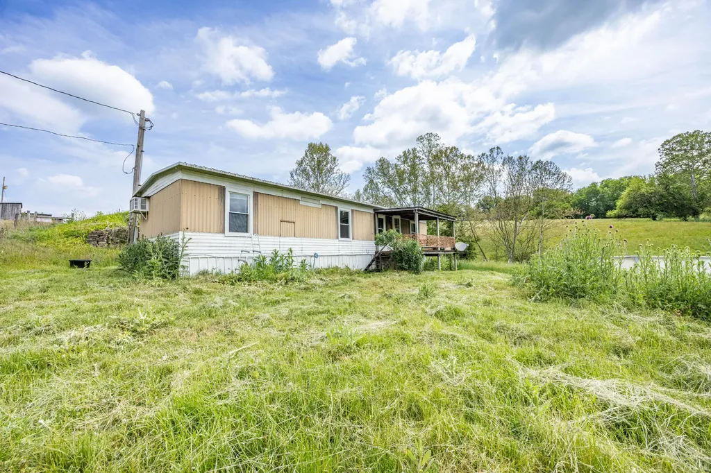 3020 Somerset Road Sharpsburg KY 40374