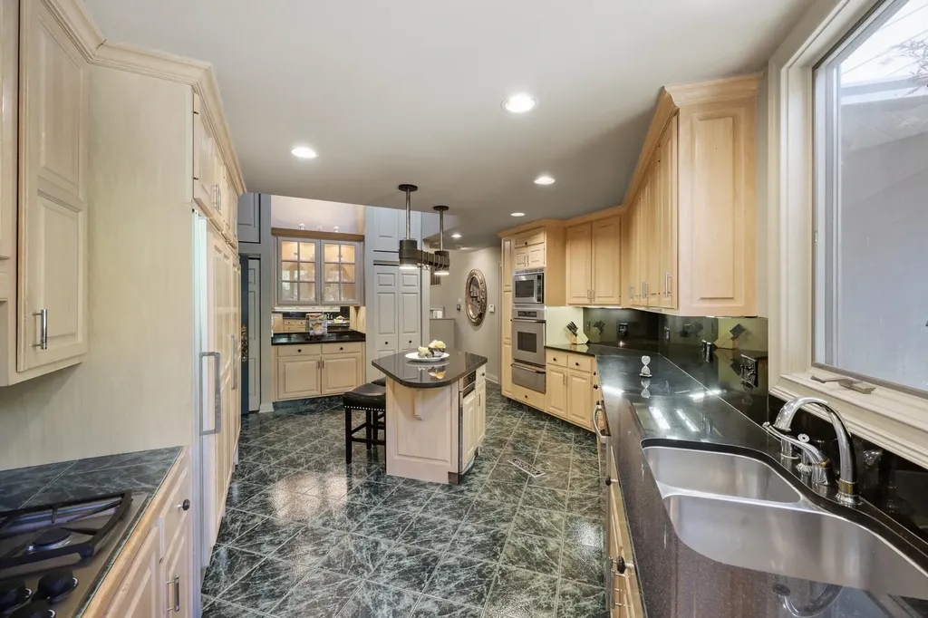 2132 Island Drive Lexington KY 40502
