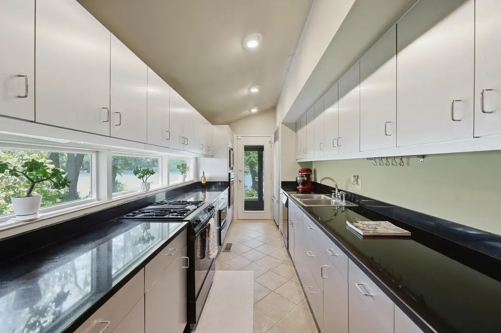 2132 Island Drive Lexington KY 40502