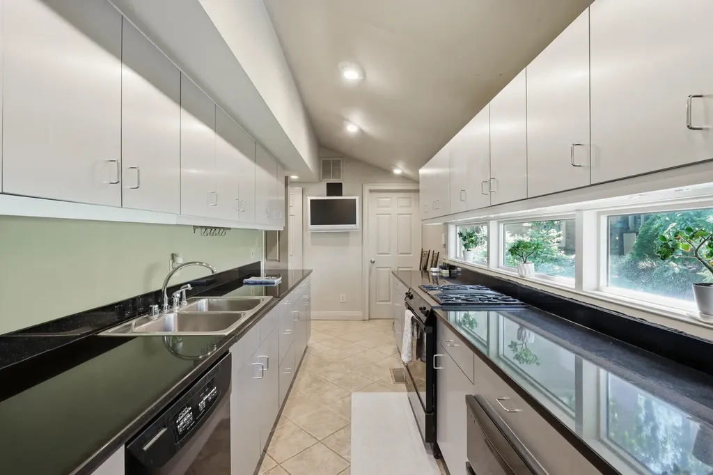 2132 Island Drive Lexington KY 40502