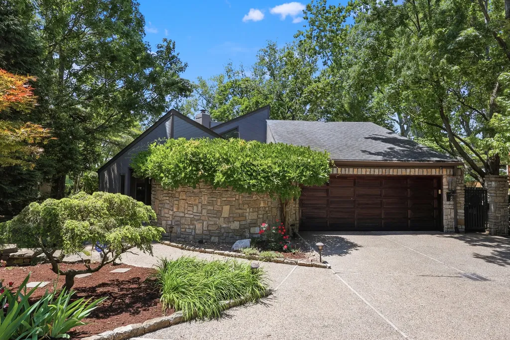 2132 Island Drive Lexington KY 40502
