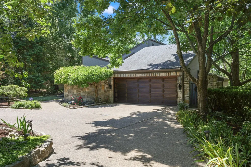 2132 Island Drive Lexington KY 40502