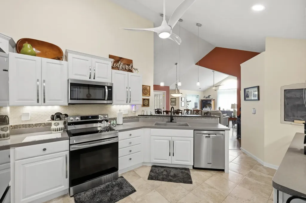 237 Churchill Nicholasville KY 40356