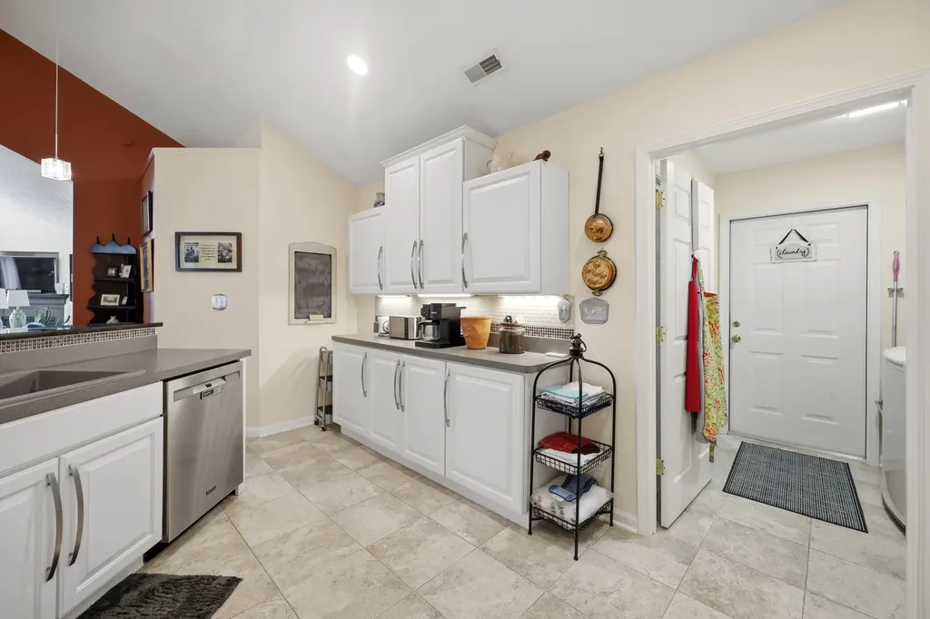 237 Churchill Nicholasville KY 40356