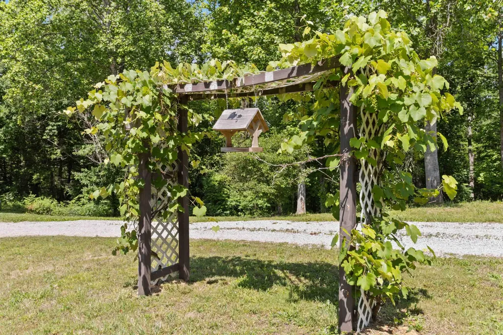 3163 White Oak Road London KY 40741