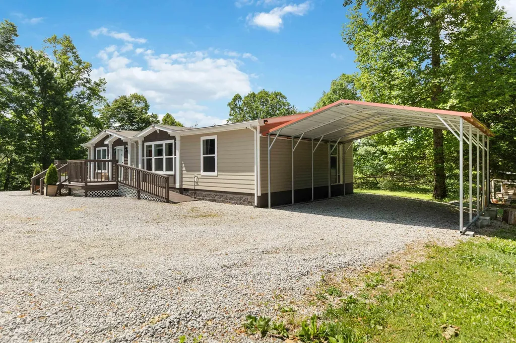 3163 White Oak Road London KY 40741