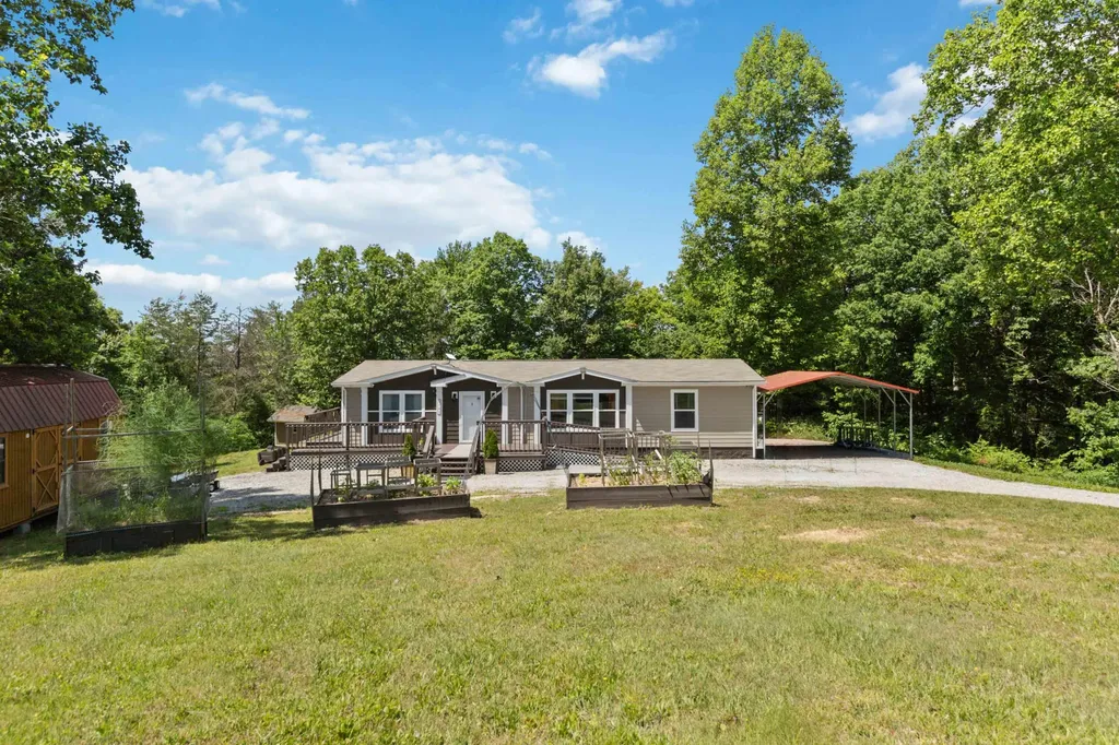 3163 White Oak Road London KY 40741