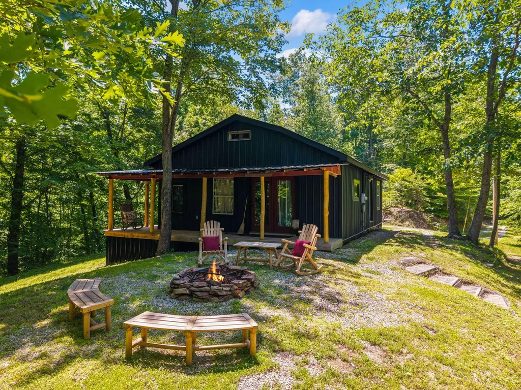 500 Fox Hunters Knob Road Booneville KY 41314