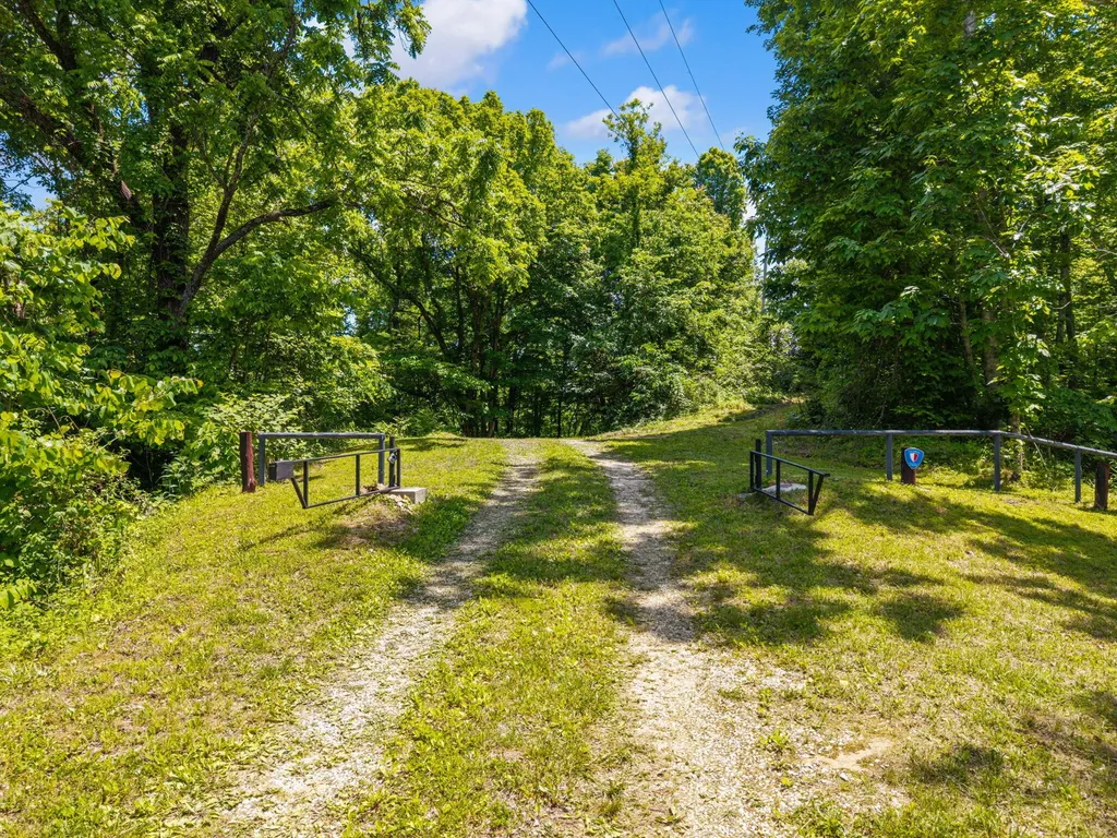 500 Fox Hunters Knob Road Booneville KY 41314
