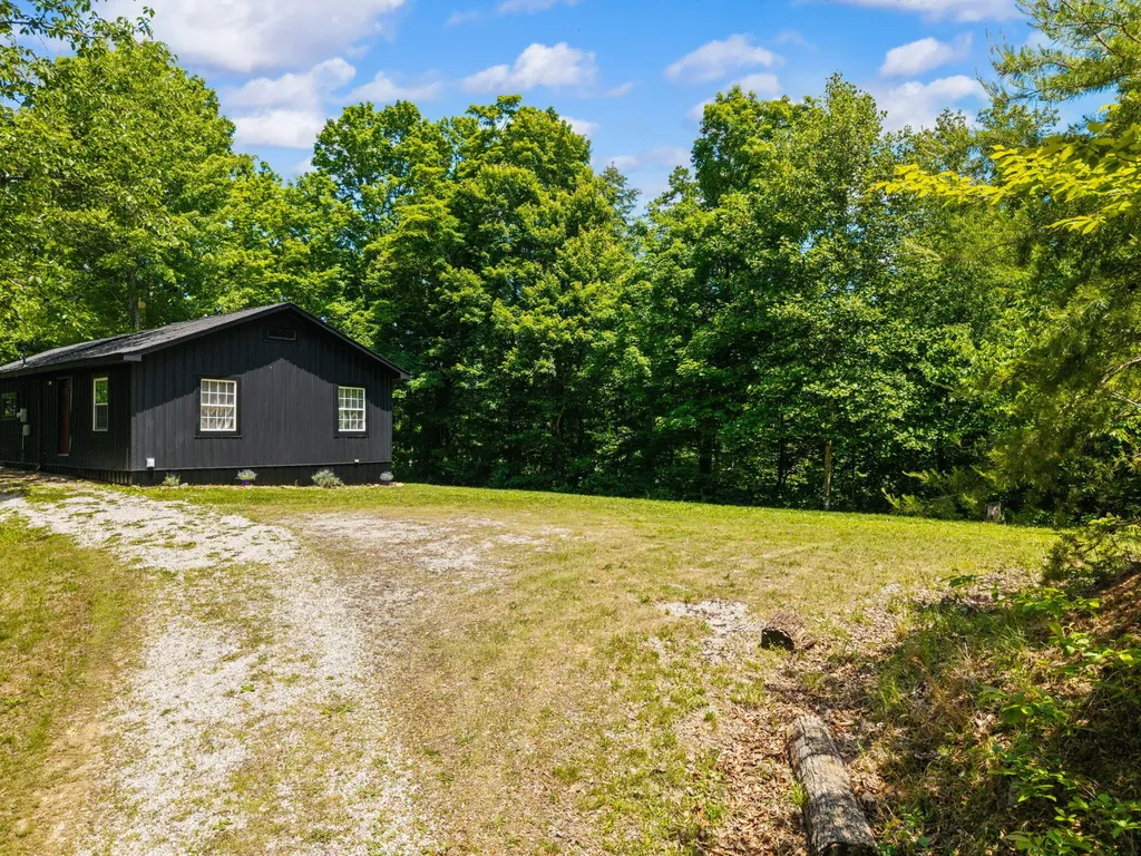 500 Fox Hunters Knob Road Booneville KY 41314