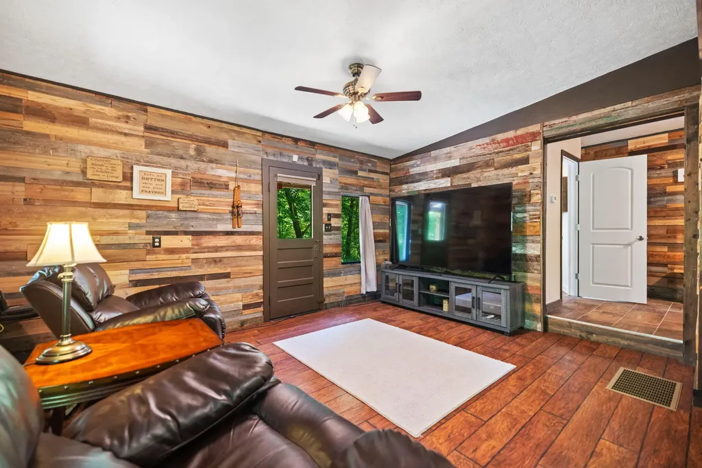 500 Fox Hunters Knob Road Booneville KY 41314