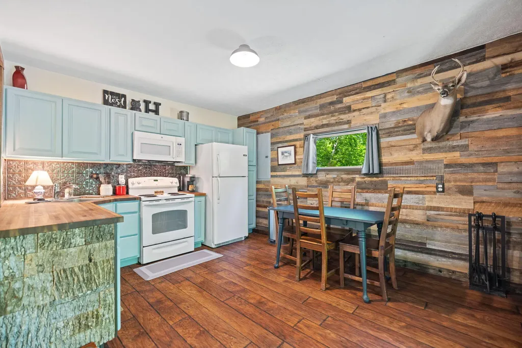 500 Fox Hunters Knob Road Booneville KY 41314