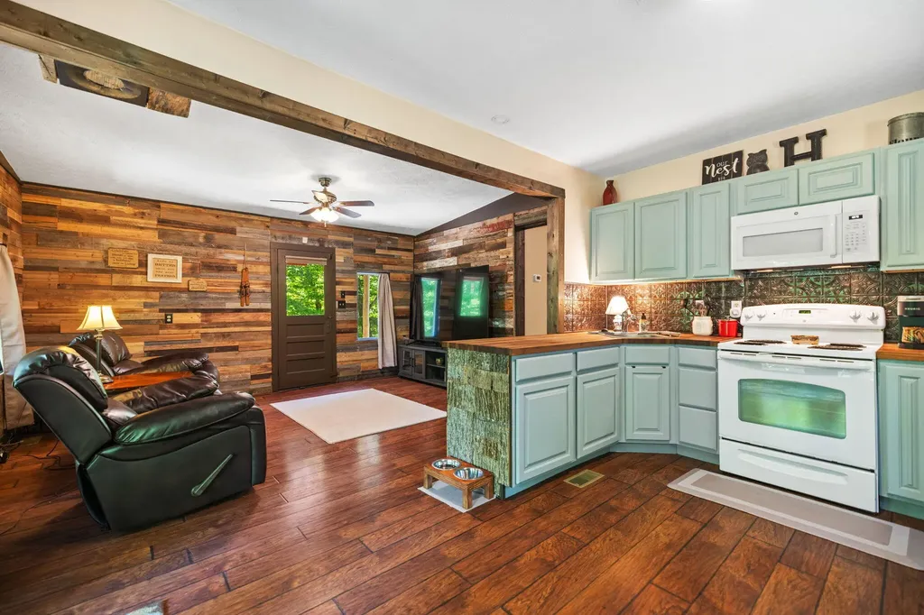 500 Fox Hunters Knob Road Booneville KY 41314