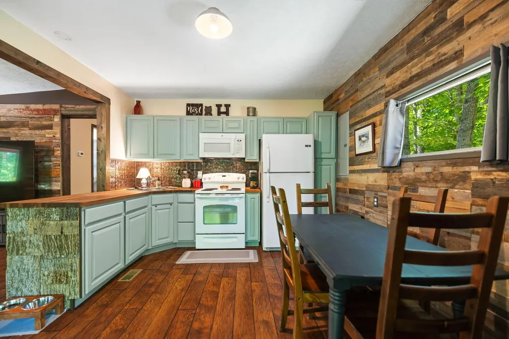 500 Fox Hunters Knob Road Booneville KY 41314
