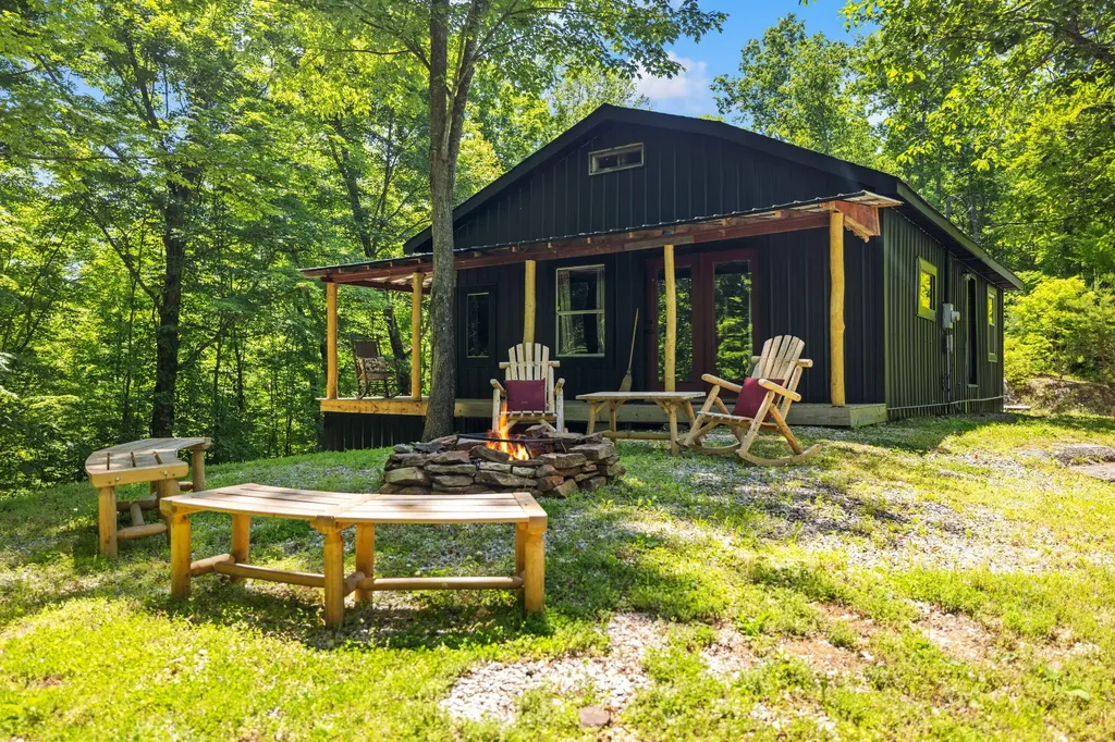500 Fox Hunters Knob Road Booneville KY 41314
