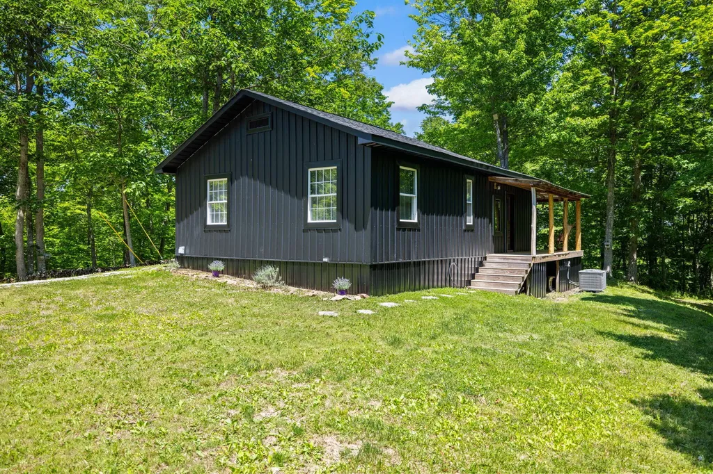 500 Fox Hunters Knob Road Booneville KY 41314