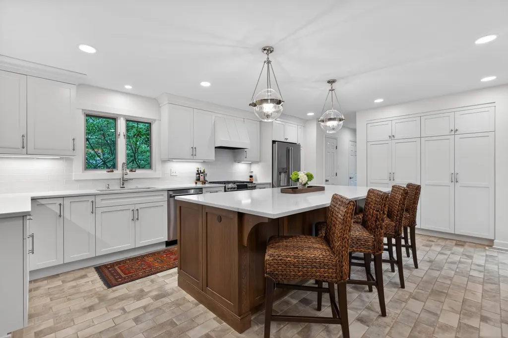 2063 Manor Drive Lexington KY 40502