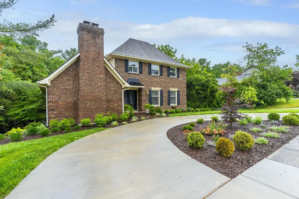 2063 Manor Drive Lexington KY 40502