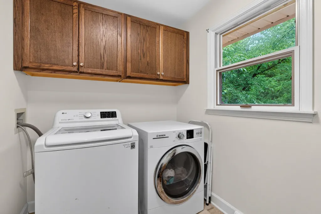 2063 Manor Drive Lexington KY 40502