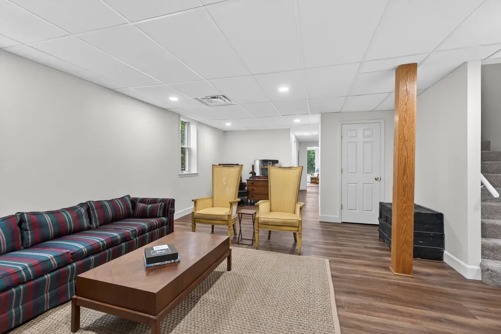 2063 Manor Drive Lexington KY 40502