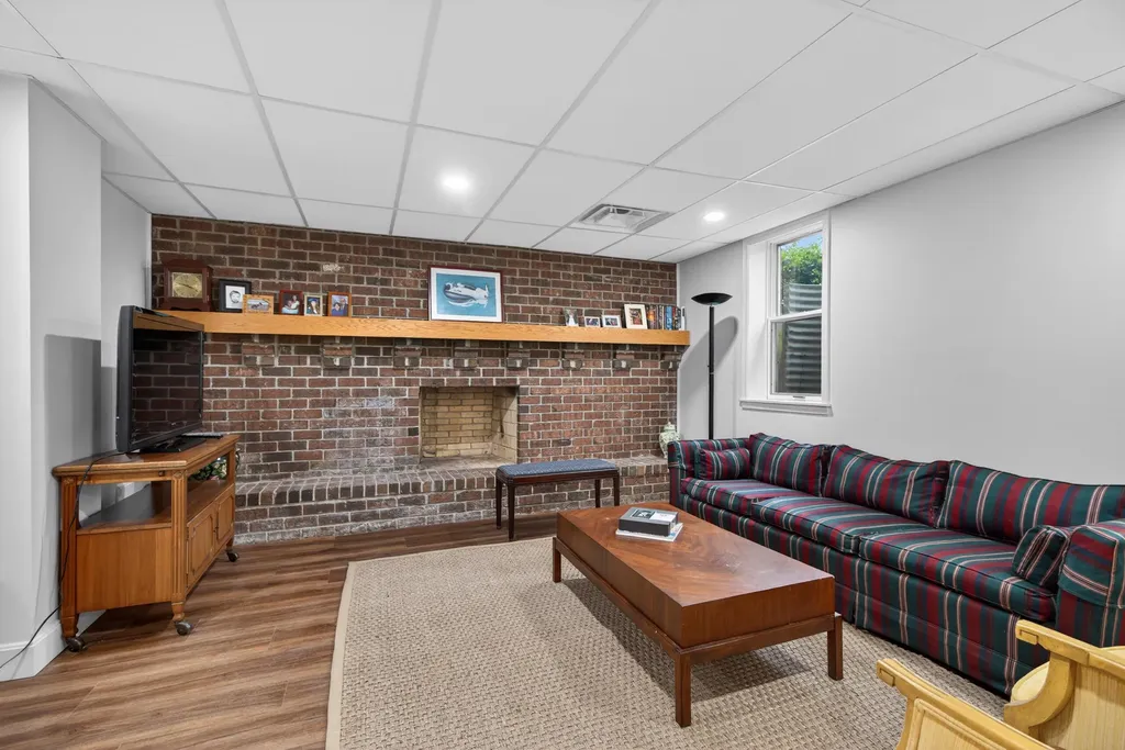 2063 Manor Drive Lexington KY 40502