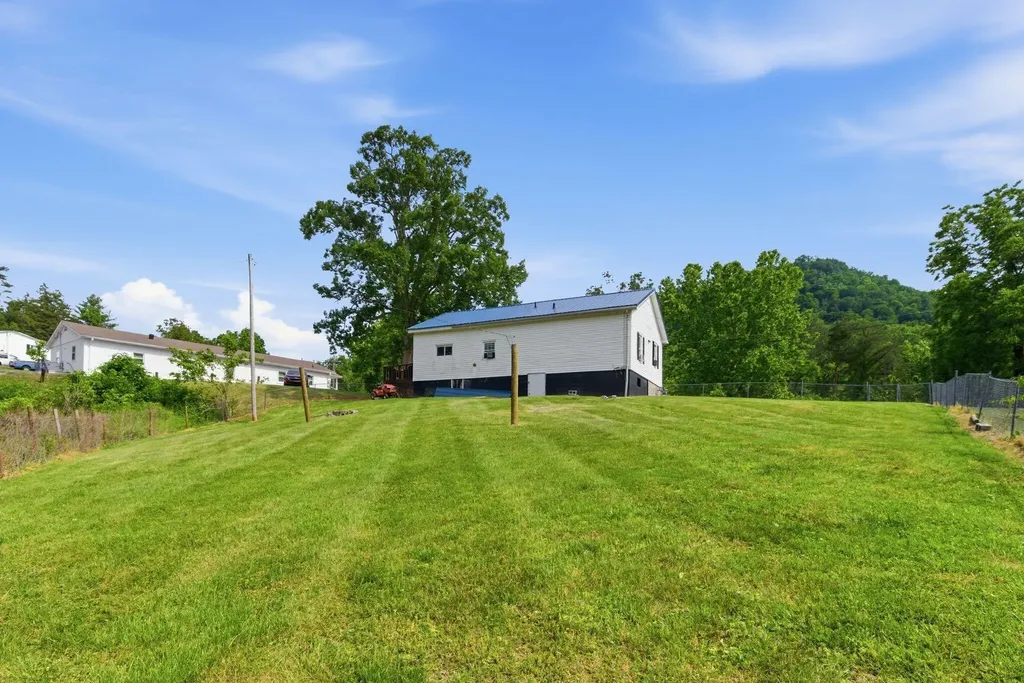 165 Sugar Hollow Road Irvine KY 40336