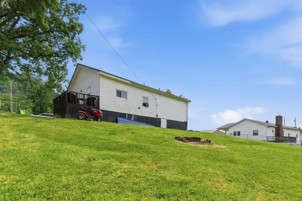 165 Sugar Hollow Road Irvine KY 40336