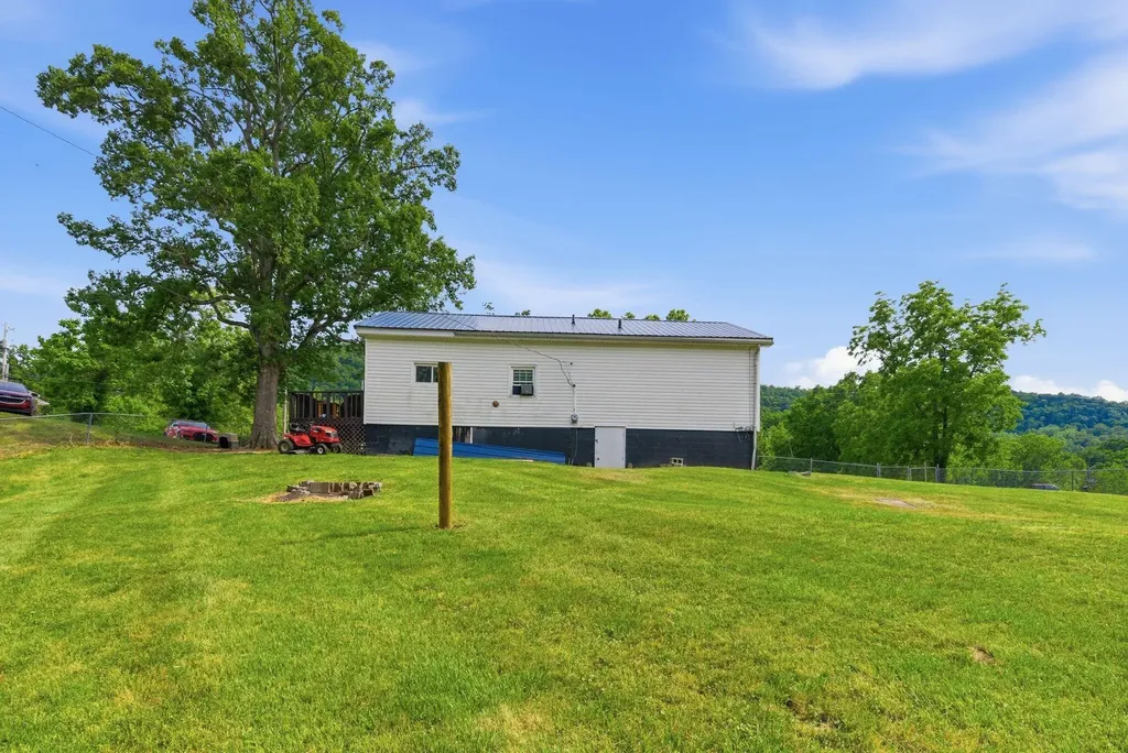 165 Sugar Hollow Road Irvine KY 40336
