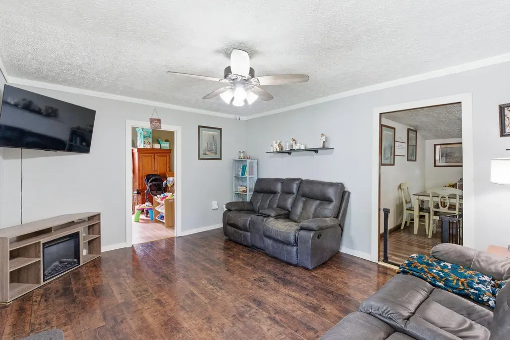 165 Sugar Hollow Road Irvine KY 40336