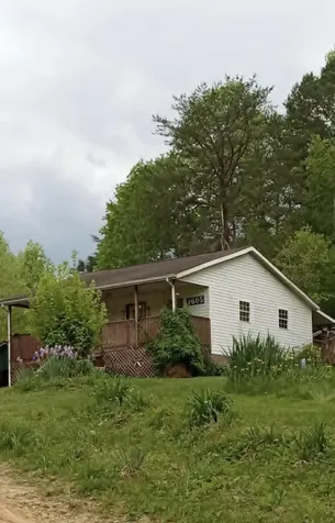 1605 Tiny Branch Road Frakes KY 40940