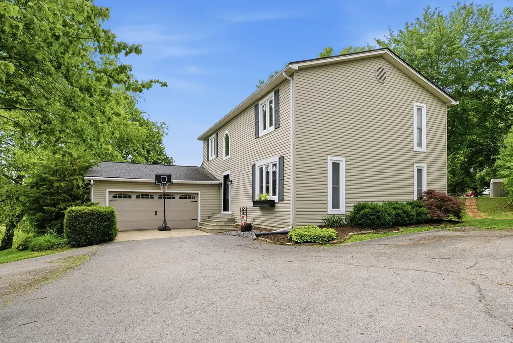 385 Old Paris Pike Cynthiana KY 41031