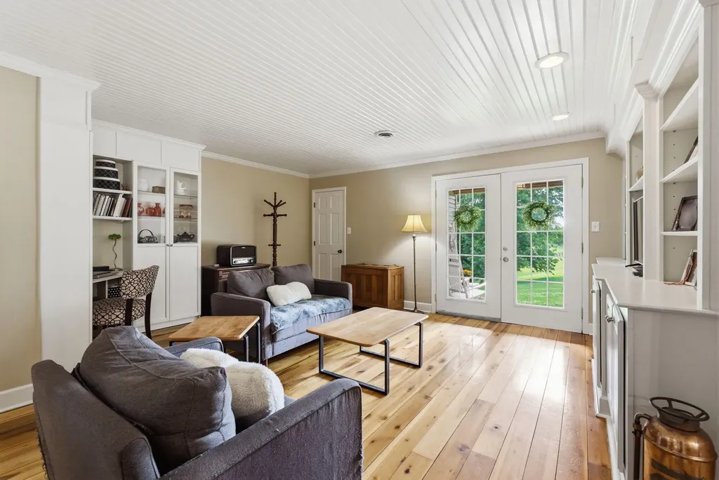 385 Old Paris Pike Cynthiana KY 41031